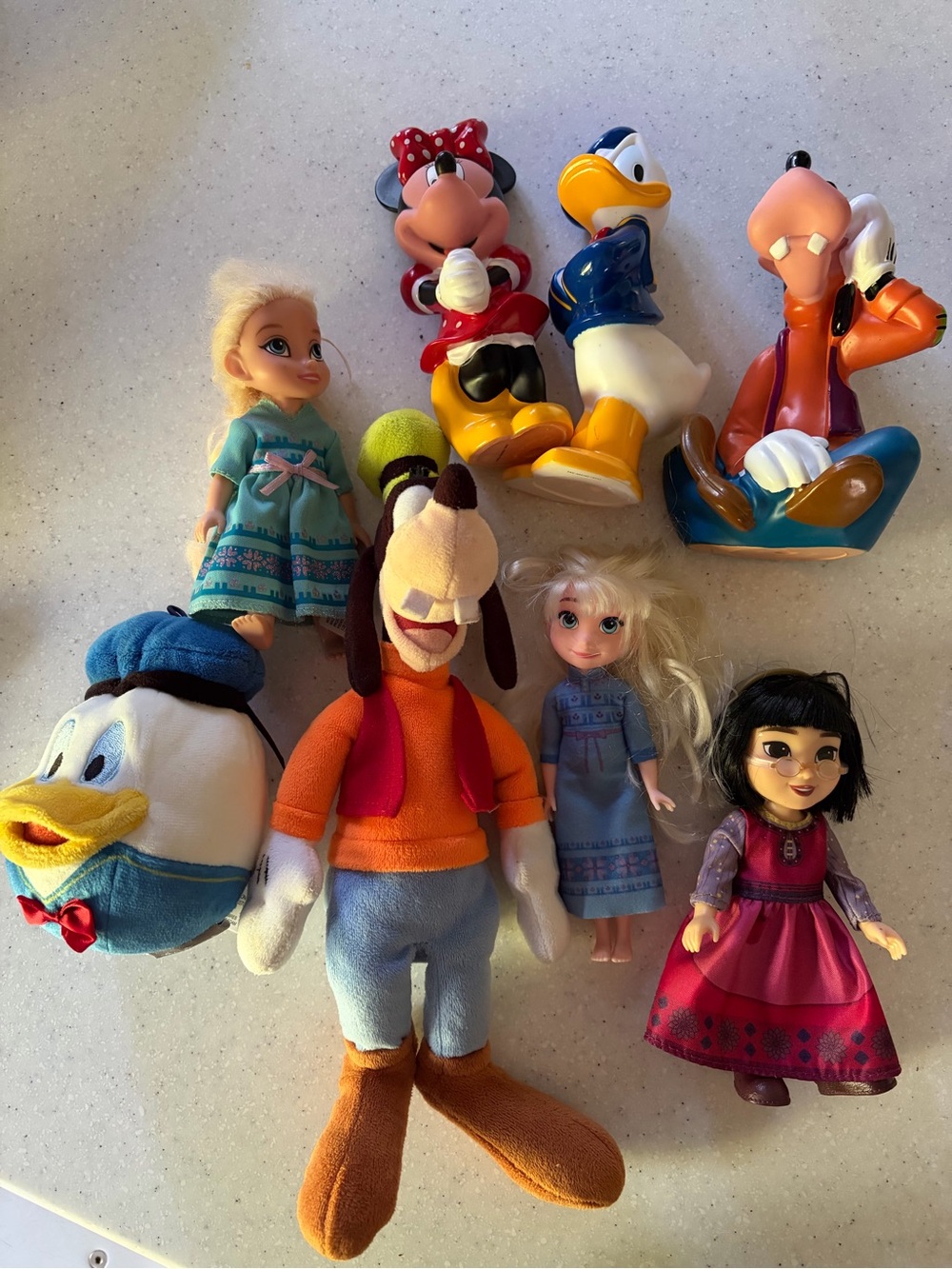 Disney Mixed Character Plush, Dolls & Figurine Toy Lot Goofy,Wish, Minnie Mouse